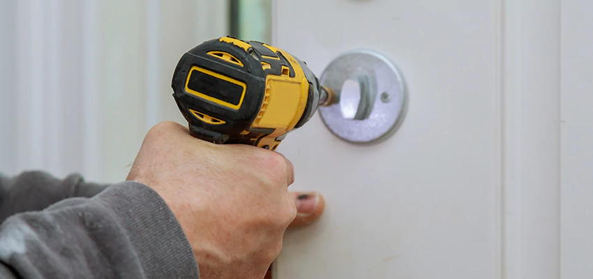 Street Locksmith For Smart Lock Repair in Apple Valley, CA