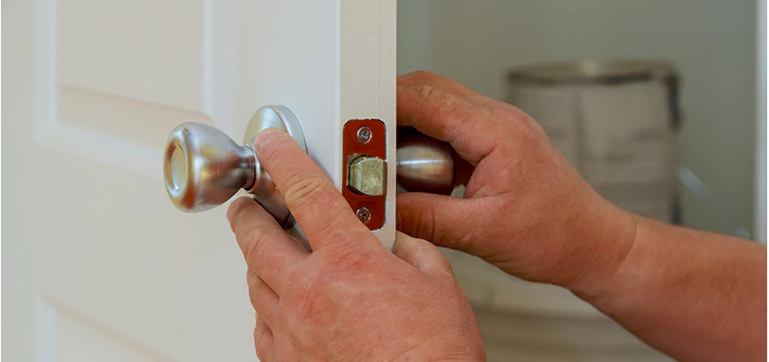 AAA Locksmiths For lock Replacement in Apple Valley, California